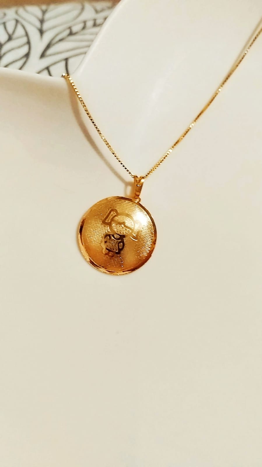 Colar Medalha Menininha